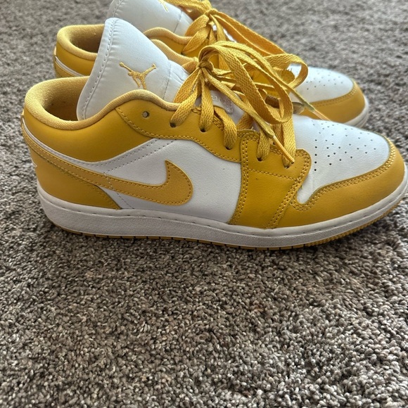 Air Jordan 1 “pollen” youth size 6.5 - Picture 3 of 5